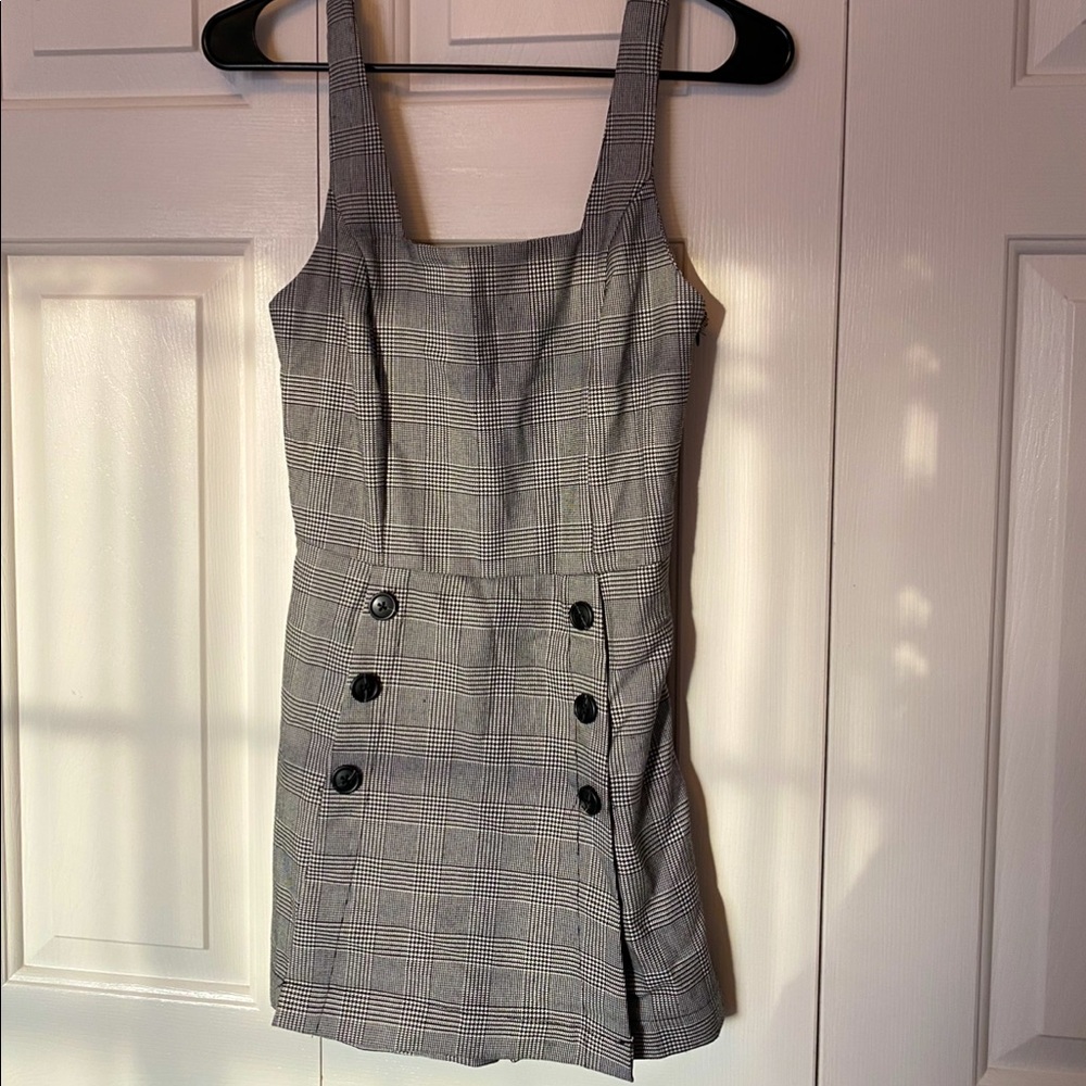 New Black, Gray and White Shorts Overall (Size S)